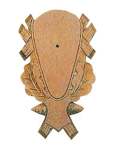 Ecusson sculpté pour trophée en chêne clair, avec encoche